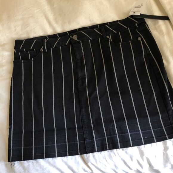 Tinsel Denim Couture Skirt Size 33 NWT - Picture 1 of 3